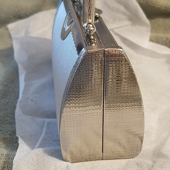 Metallic Silver Evening Purse  NWOT - Picture 4 of 6